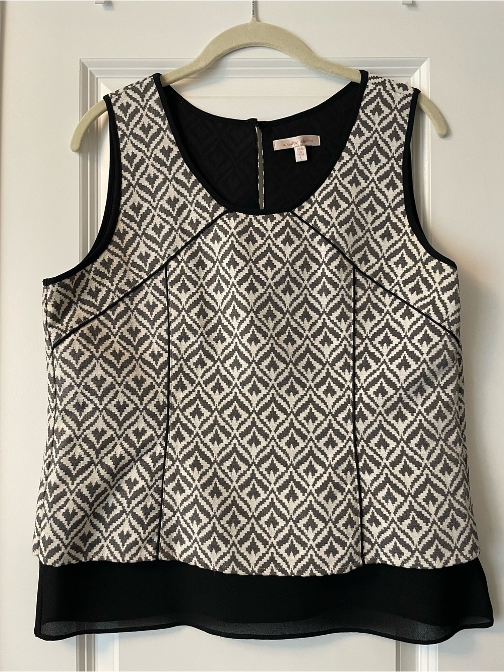 Black and White Geometric Sleeveless Top